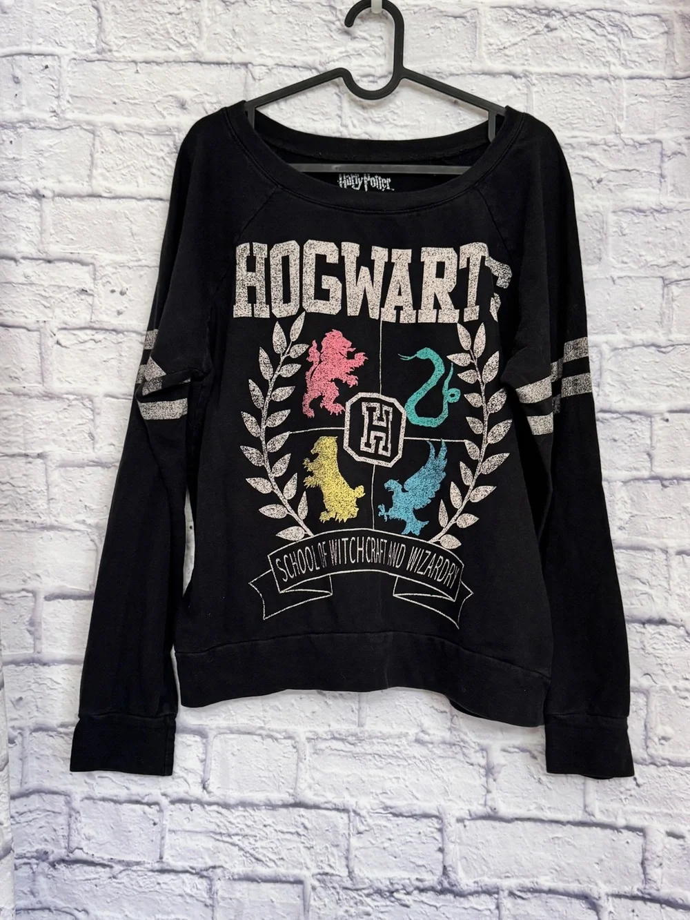 Warner Bros. Hogwarts Black Crewneck Sweatshirt with Multicolor Crest - Picture 1 of 3